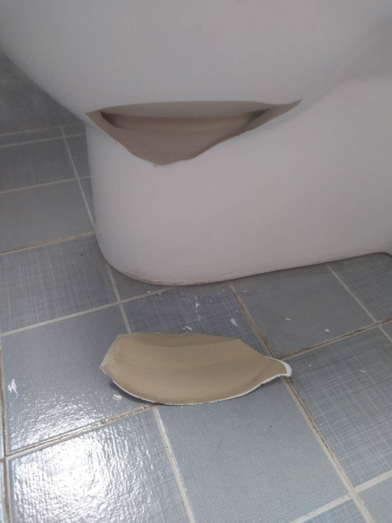 马桶瓷烂了一块怎么办图片(马桶瓷烂了一块怎么办图片高清)