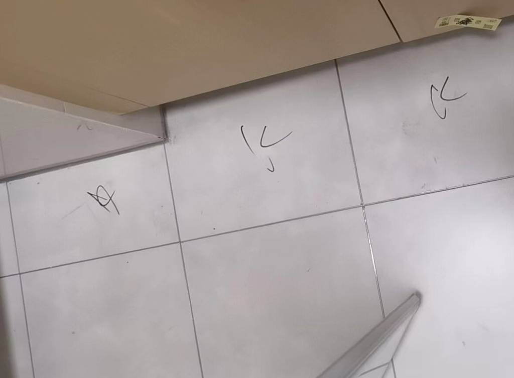 墙砖裂痕是什么原因(墙砖裂痕是什么原因引起的)