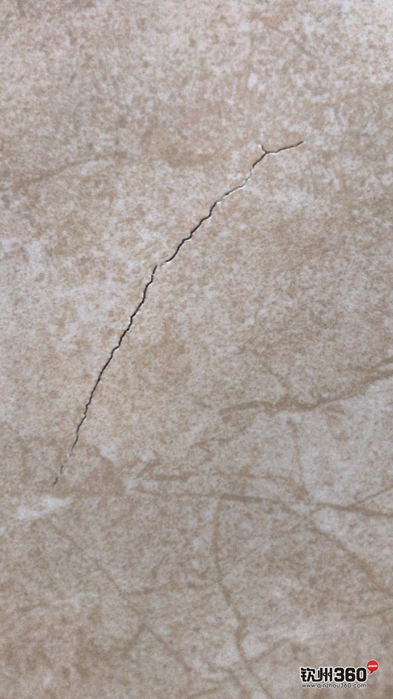 墙砖开裂是什么原因引起的图片(墙砖开裂是什么原因引起的图片大全)