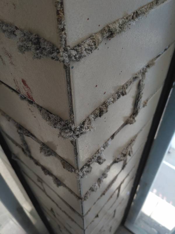 阳台墙面瓷砖掉了咋办(阳台墙面瓷砖掉了咋办视频)