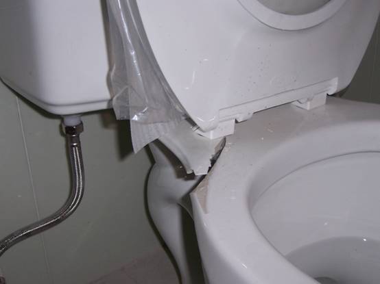 马桶瓷器裂了怎么处理掉(马桶瓷器裂了怎么处理掉呢)