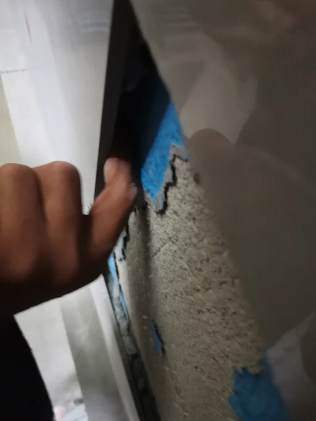 瓷砖没贴好能和工人打官司吗(瓷砖师傅没贴好,应该如何追究)