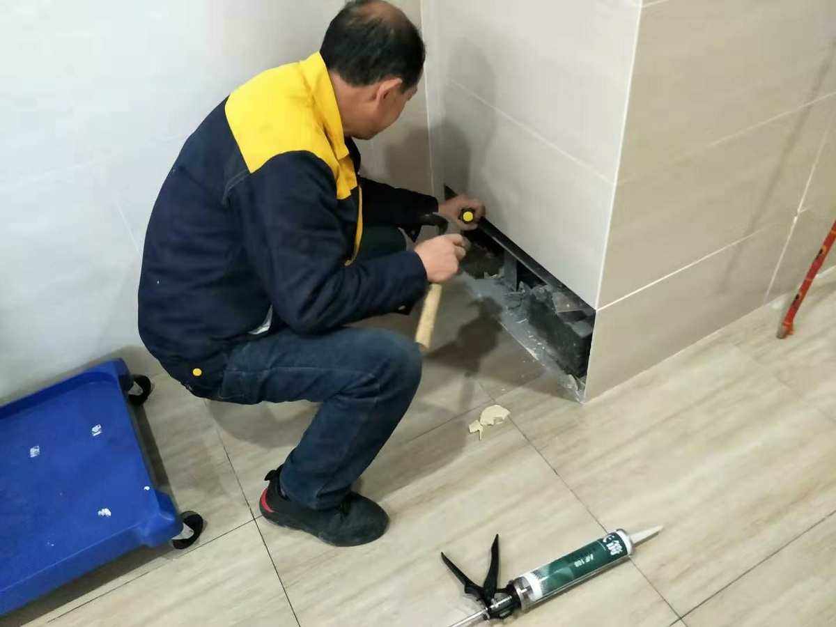 墙壁砖脱落怎样修(墙面砖脱落怎么办怎样修补)