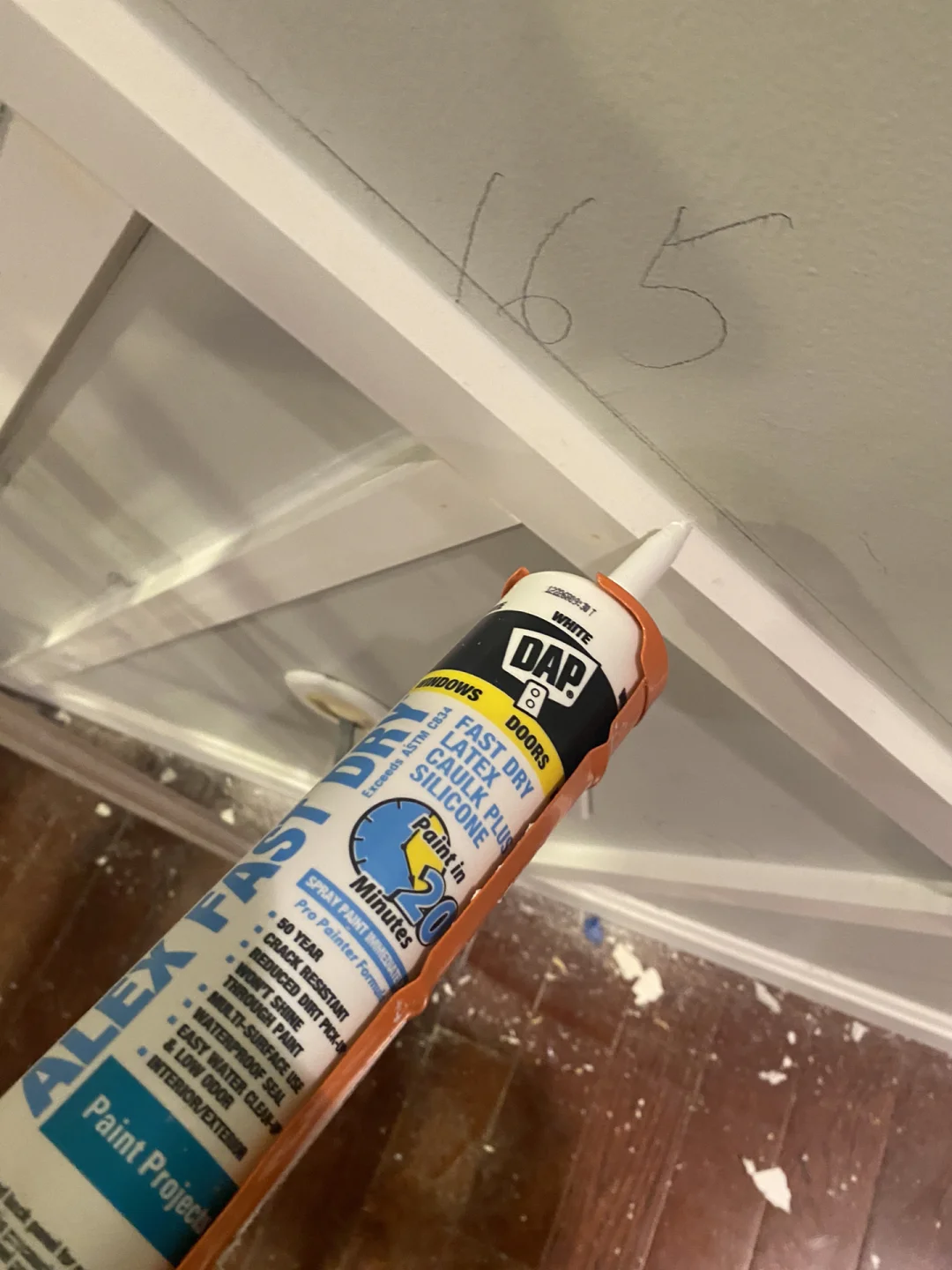 墙砖打了洞怎么填补(墙壁瓷砖打了洞怎么补救)