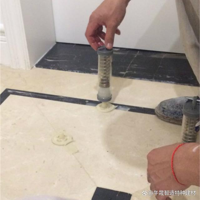 地板砖空鼓最简单的修补方法视频(地板砖空鼓最简单的修补方法视频教程)