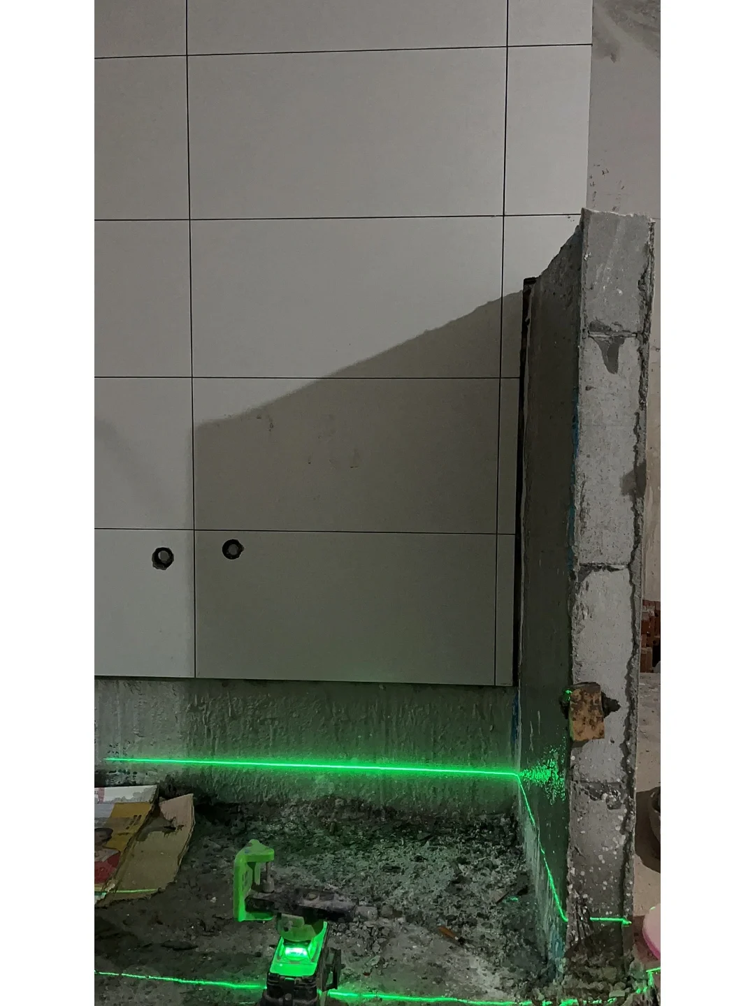 瓷砖师傅没贴好,应该如何追究责任和责任(瓷砖师傅没贴好,应该如何追究责任和责任呢)