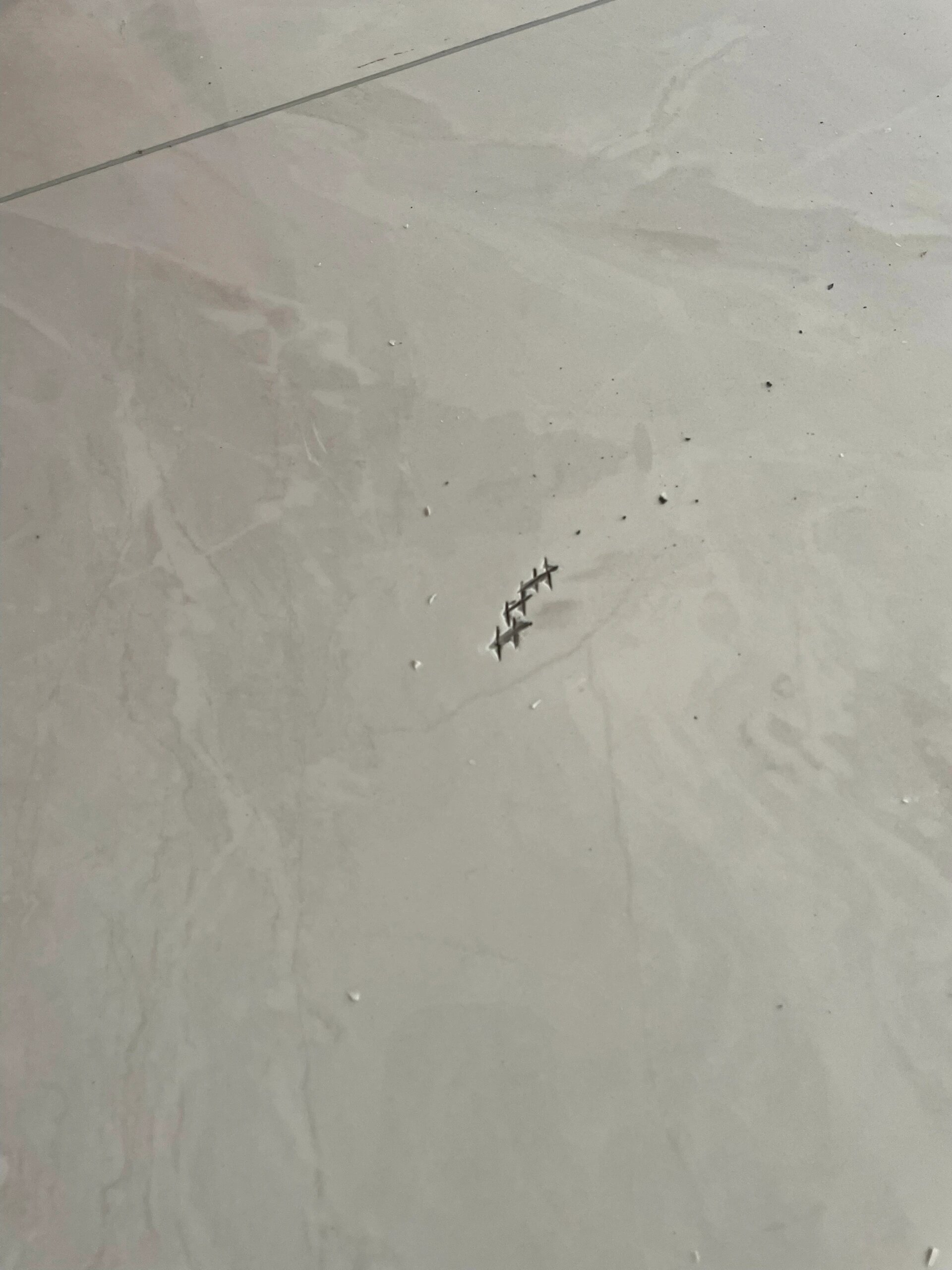 墙上瓷砖破了一点怎么修补(墙上瓷砖破了一点怎么修补视频)