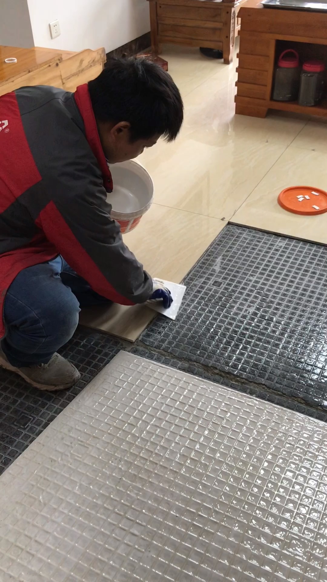 瓷砖空鼓灌水泥有用吗(瓷砖空鼓灌水泥有用吗视频)