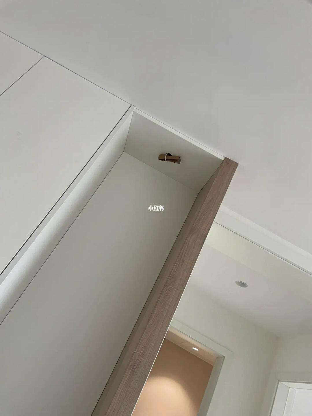 墙砖碰坏了一点点用什么补(墙砖碰坏了一点点用什么补救好)