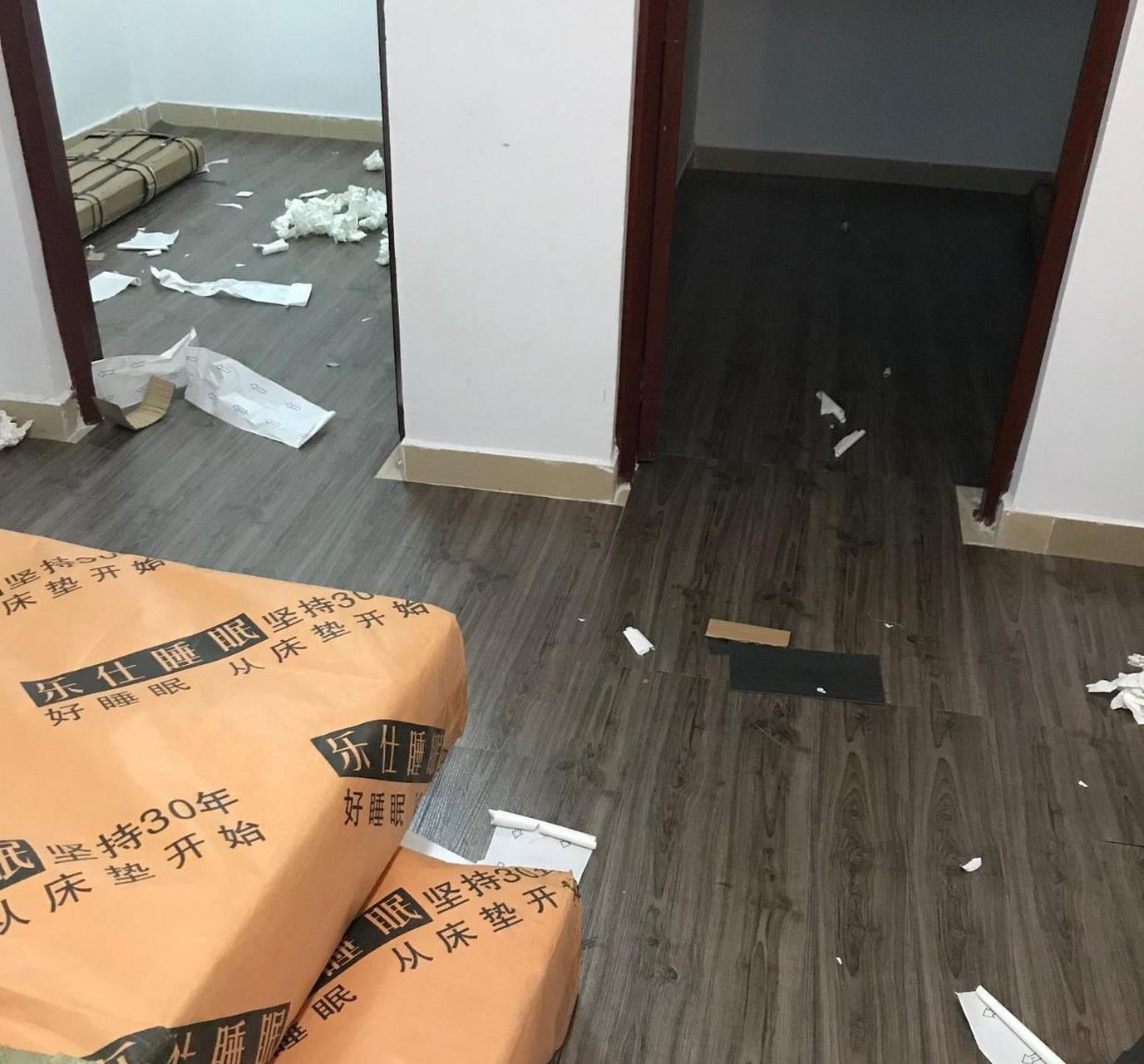 墙面砖坏了一块怎么能补进一块新的呢图片(墙面砖坏了一块怎么能补进一块新的呢图片大全)