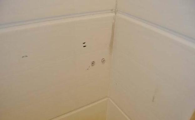 墙砖上打的孔如何修补好看呢(墙砖上打的孔如何修补好看呢图片)