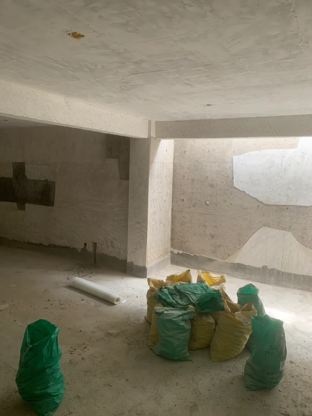 墙面空鼓是喷浆的责任吗(墙面空鼓会造成墙漆开裂吗)