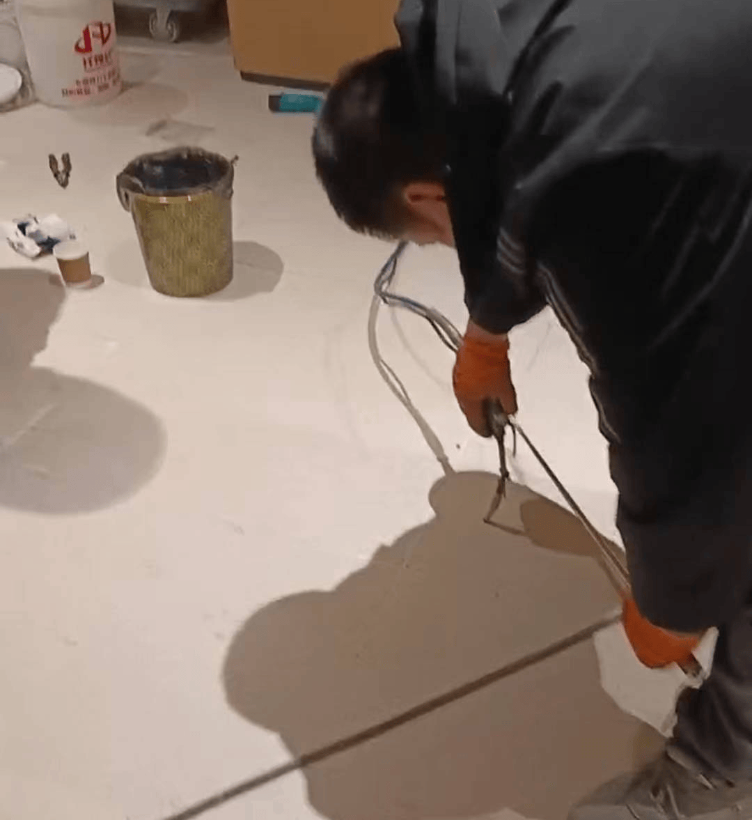 地砖空鼓是什么原因造成的(地砖空鼓是什么原因造成的?)