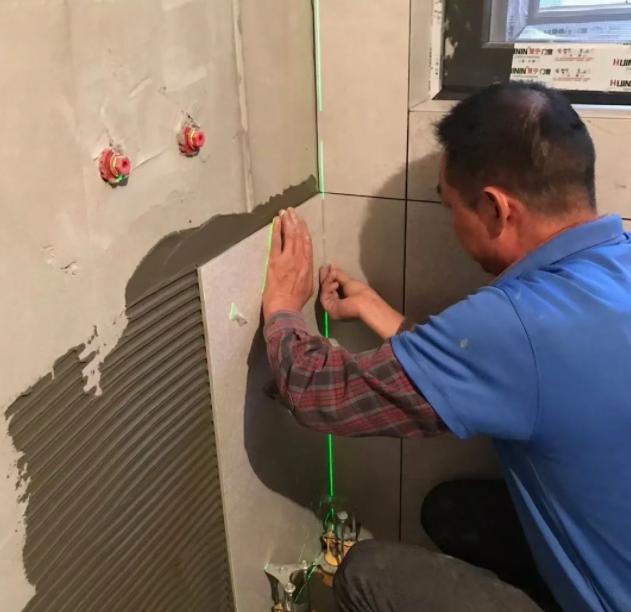 墙砖坏了一块怎么处理掉视频教程(墙面砖坏了一块怎么能补进一块新的)