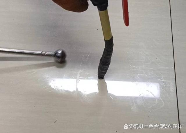 墙面砖翘起来怎么办视频(墙面瓷砖翘起来了修复视频)