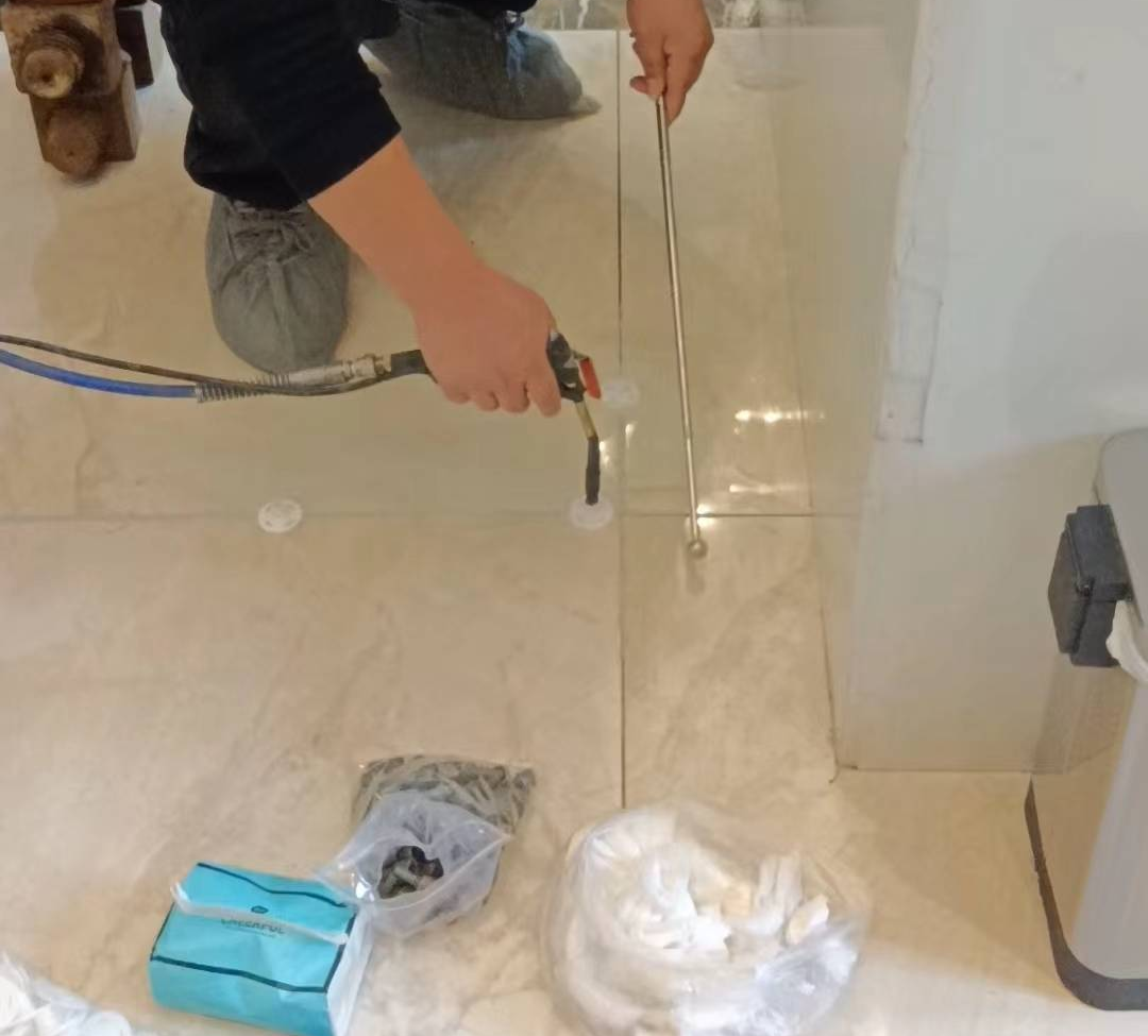 地面瓷砖空鼓不处理可以吗视频(地面瓷砖空鼓补救方法怎样取下瓷砖)