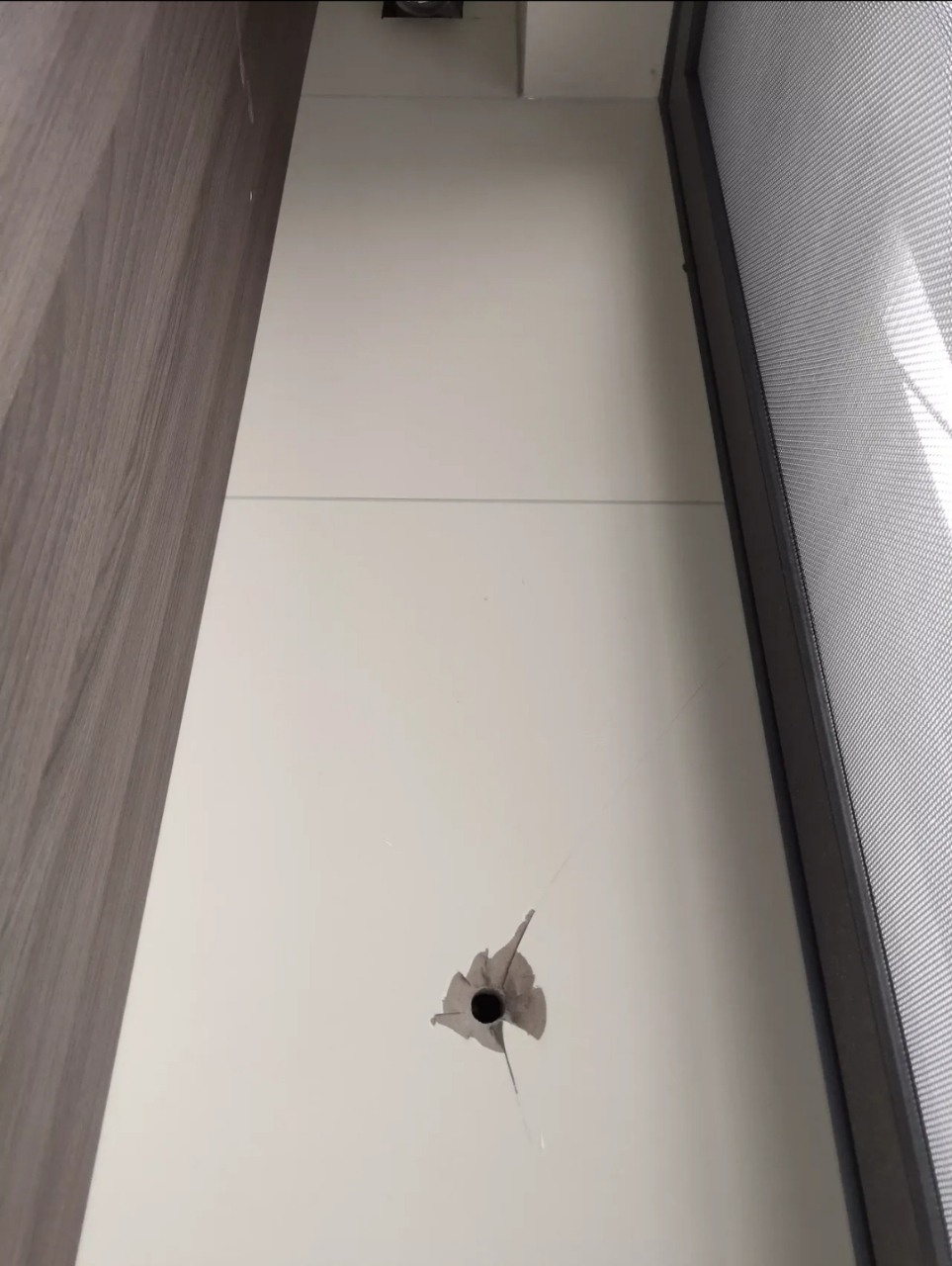 瓷砖墙上打的孔修补多少钱(瓷砖墙上打的孔修补多少钱啊)