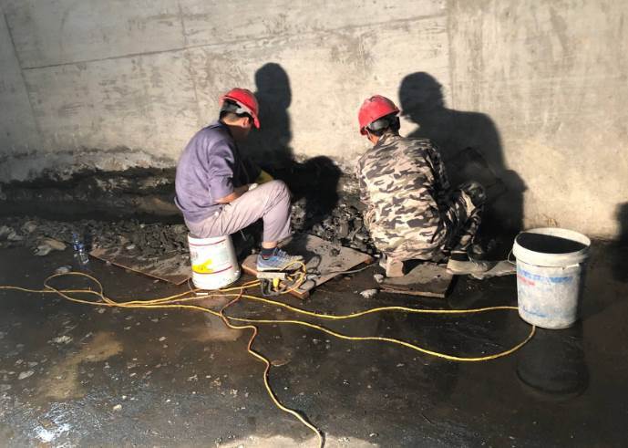 瓷砖做的水池漏水怎么做防漏水处理(瓷砖做的水池漏水怎么做防漏水处理视频)