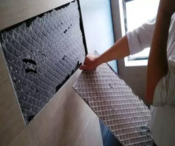 瓷砖烂掉了小块,怎么修补好(瓷砖烂掉了小块,怎么修补好一点)