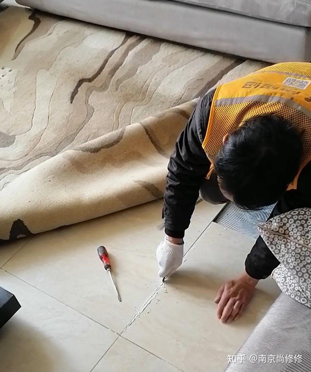 瓷砖烂了怎么修复好呢视频(瓷砖烂了怎么修复好呢视频讲解)