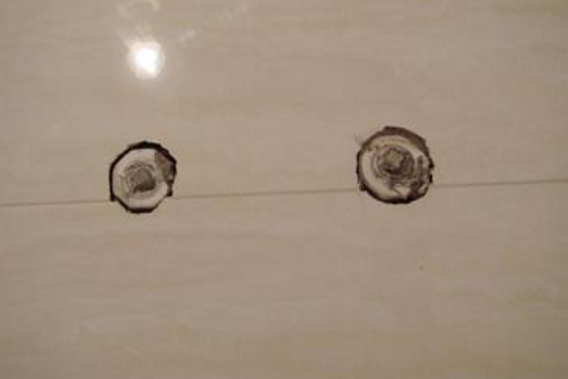 墙上打孔瓷砖不裂开技巧图片(墙上打孔瓷砖不裂开技巧图片大全)