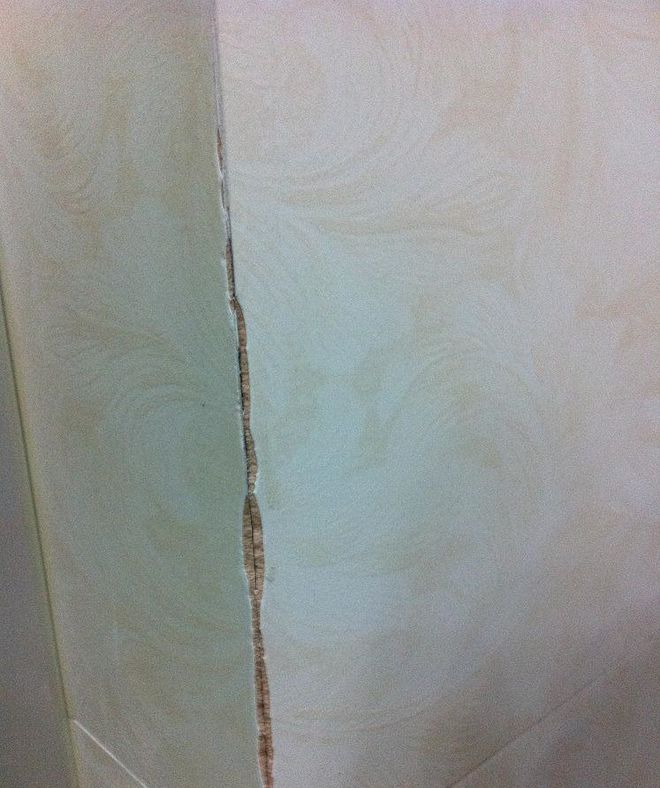 墙面瓷砖坏了一块,怎么掩盖(墙面瓷砖坏了一块,怎么掩盖呢)