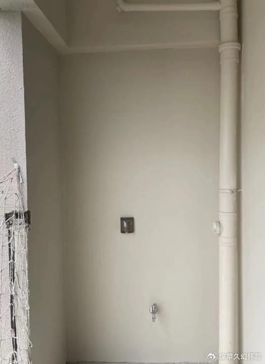 墙面瓷砖坏了一块,怎么掩盖(墙面瓷砖坏了一块,怎么掩盖呢)