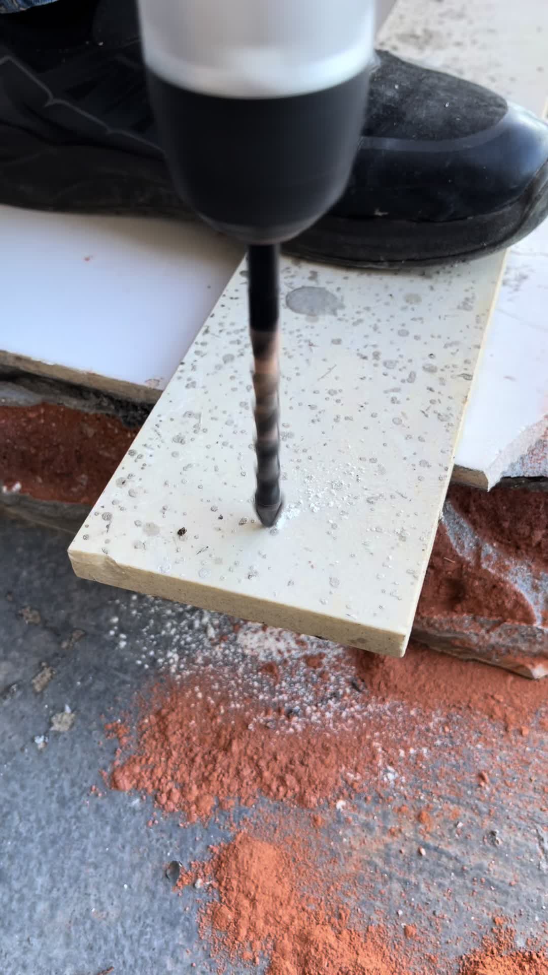 瓷砖墙面打孔后修补方法(瓷砖墙面打孔后修补方法图片)