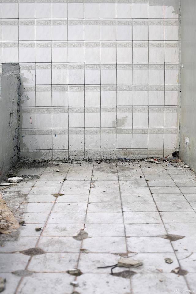 地面瓷砖空鼓不处理会有什么后果(地面瓷砖空鼓不处理会有什么后果嘛)