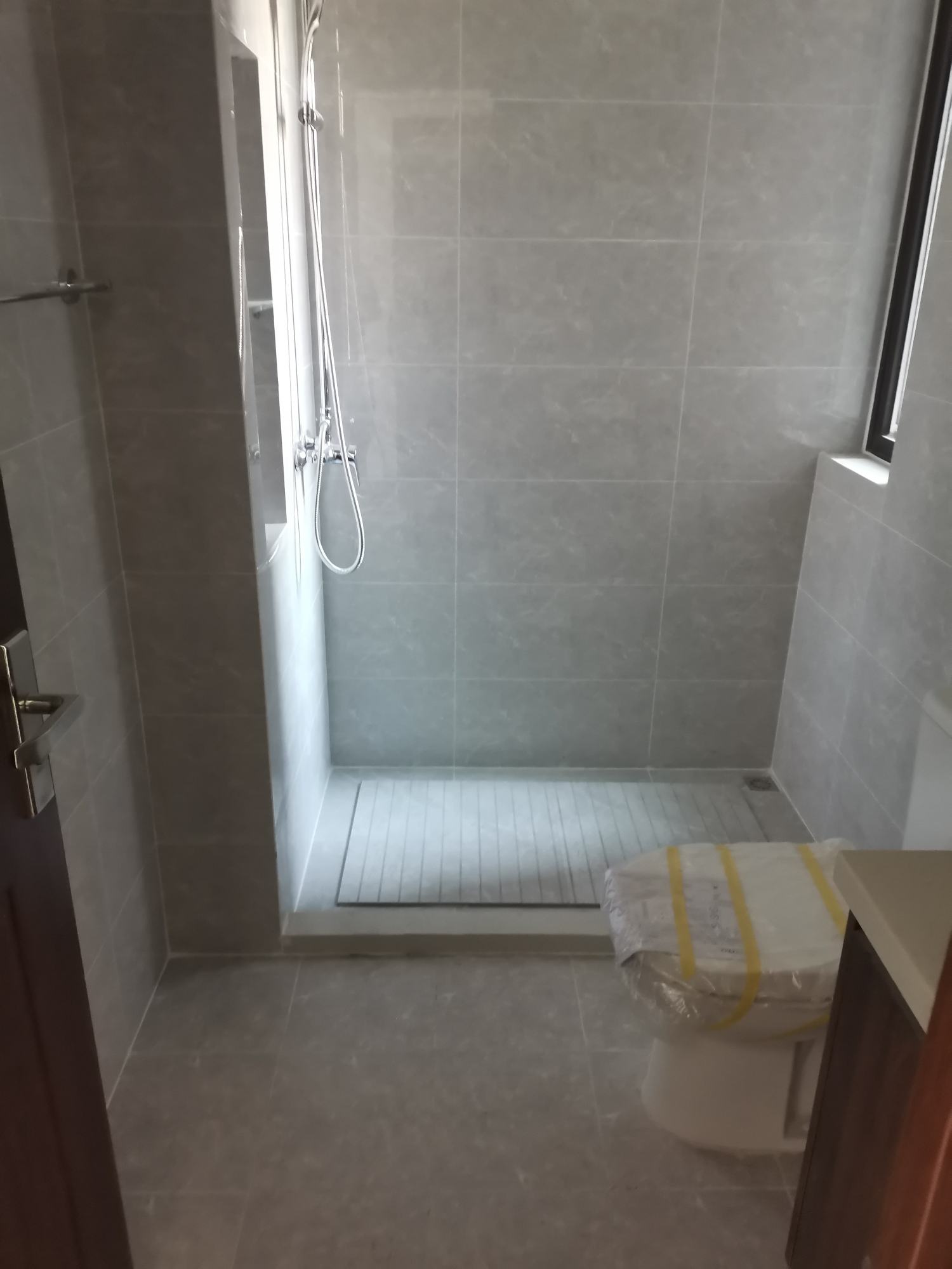 瓷砖师傅工资怎么样(瓷砖业务员一个月能拿多少钱工资)