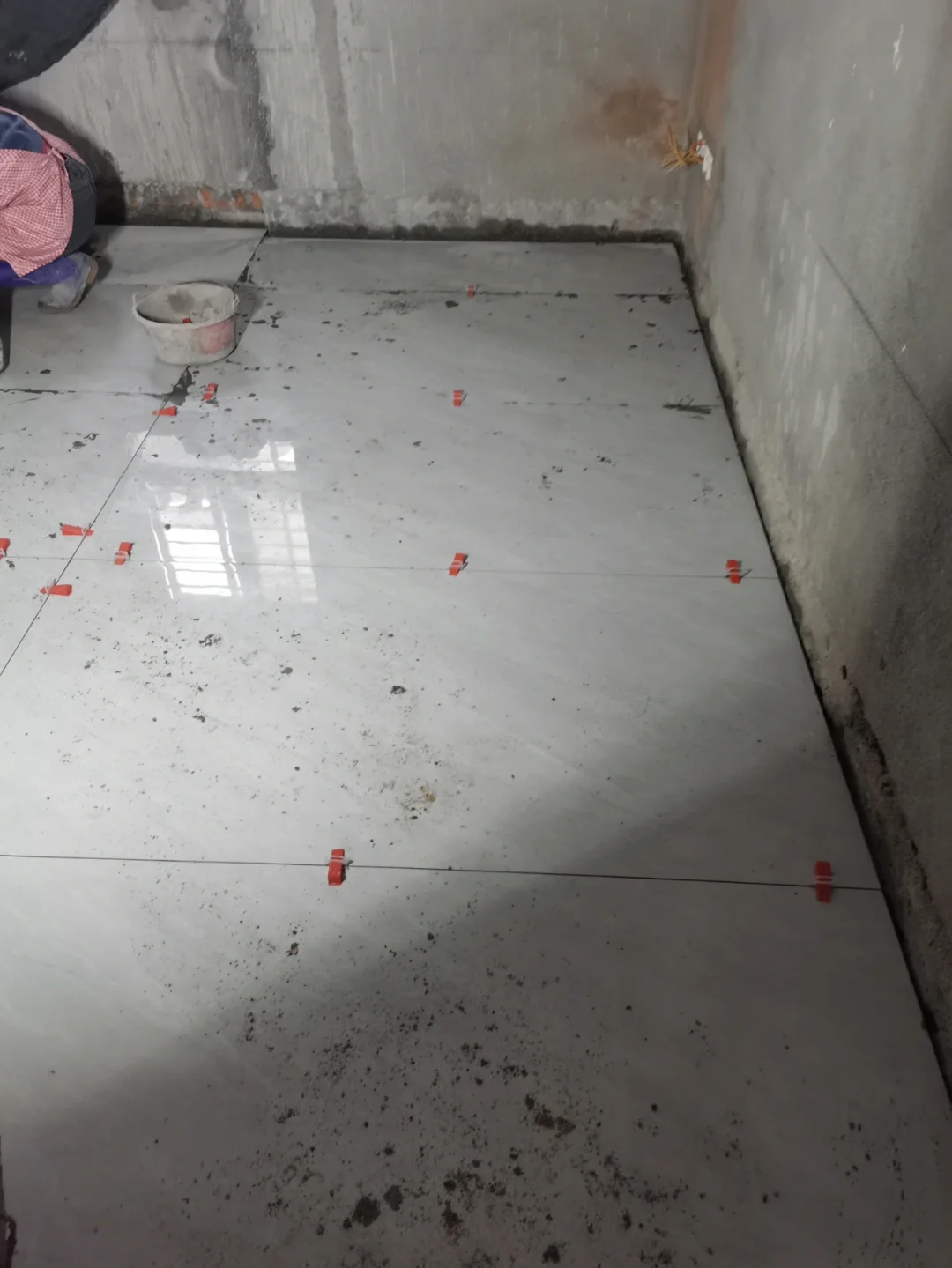 瓷砖边烂了一点怎么办(瓷砖边烂了一点怎么办视频)