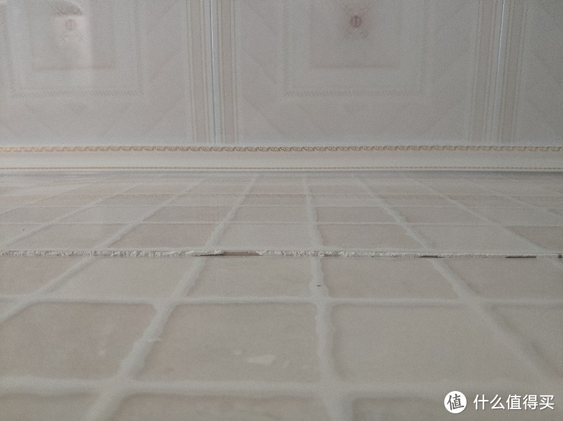 墙砖翘起来怎么处理比较好(家里的墙砖翘起来了怎么修补)