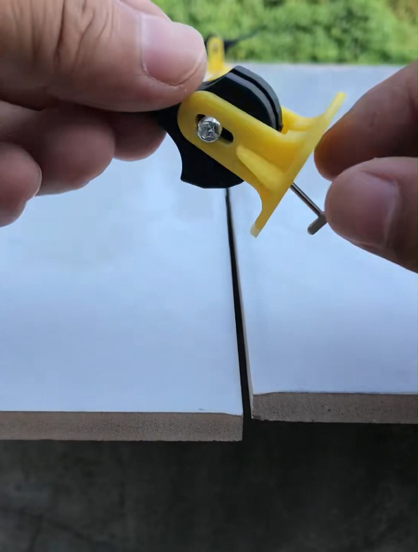 瓷砖找平器拿不出来怎么办(瓷砖找平器拿不出来怎么办视频)