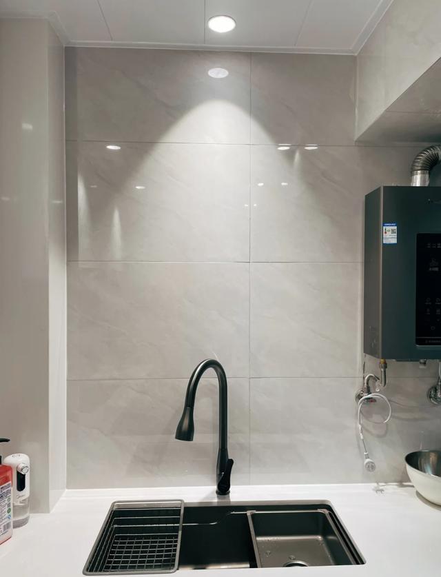 新房装修厨房墙砖空鼓标准(厨房墙砖有空鼓时间久了会不会掉)