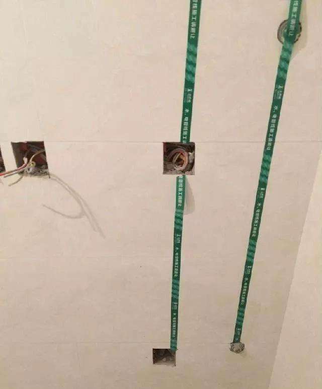 贴瓷砖不好怎么赔偿(瓷砖贴的不好怎么解决该扣钱吗)