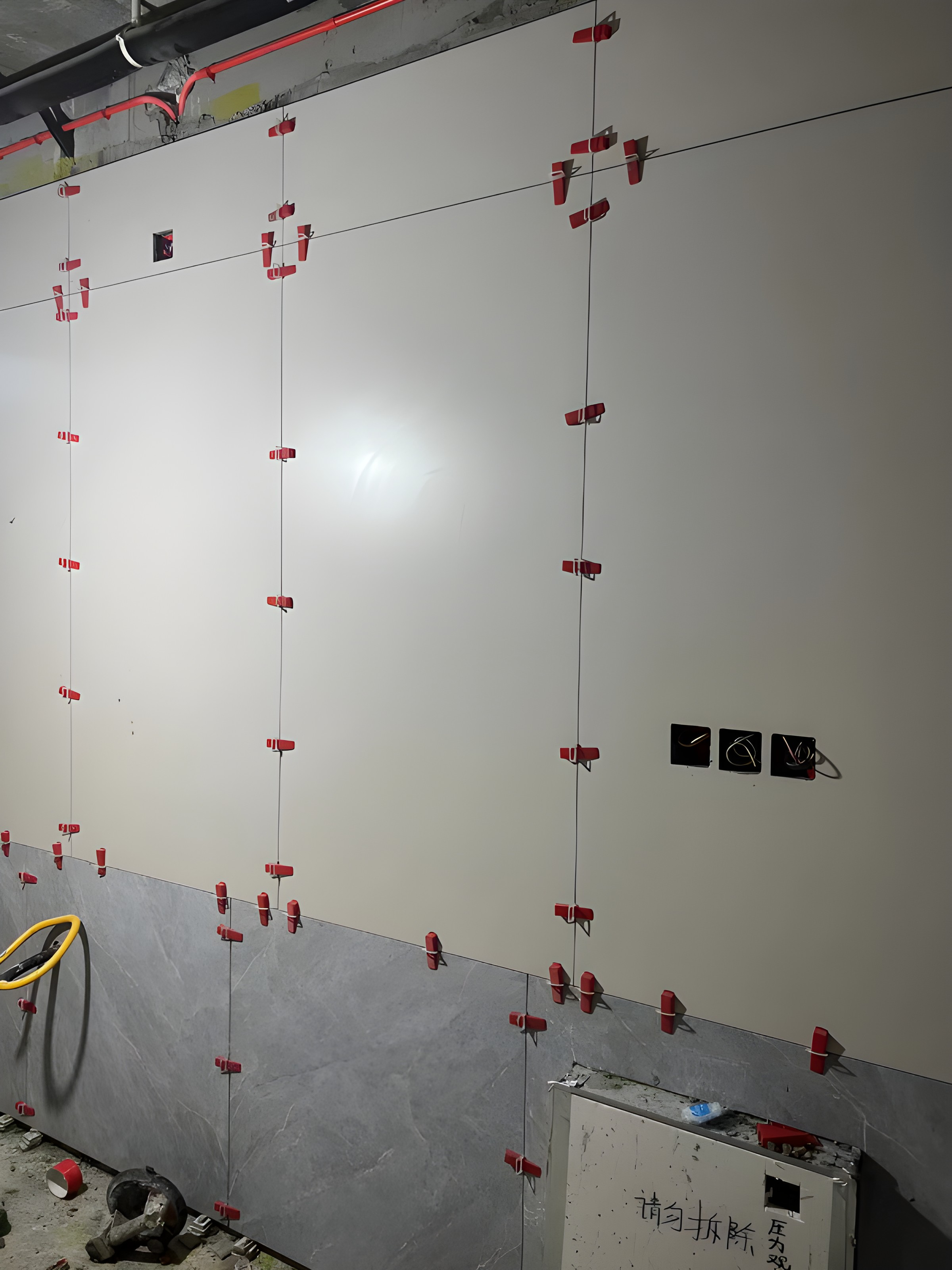 砖墙怎么打螺丝(砖墙怎么打螺丝孔)