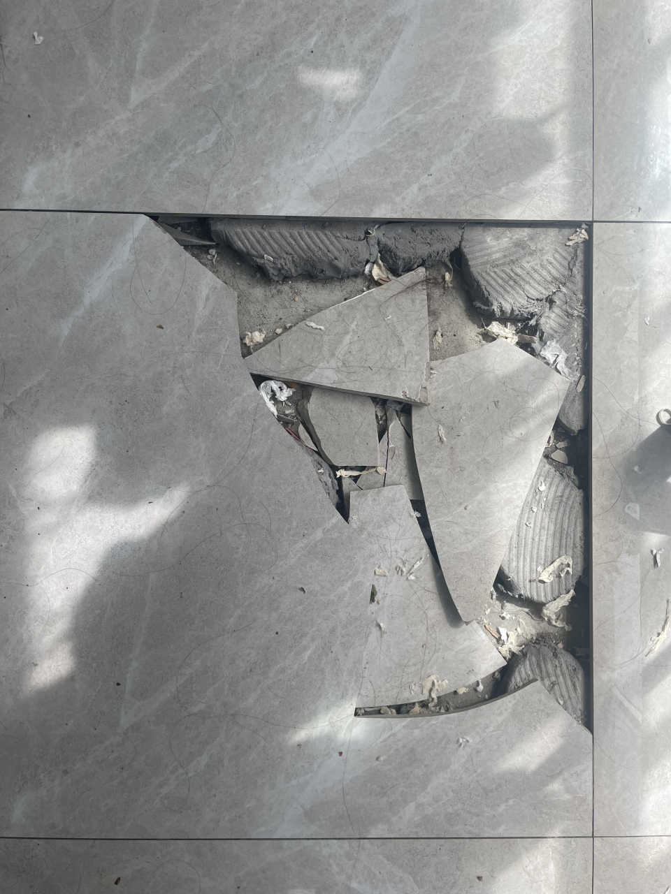 墙砖坏了一块怎么处理好(墙面砖坏了一块怎么能补进一块新的)